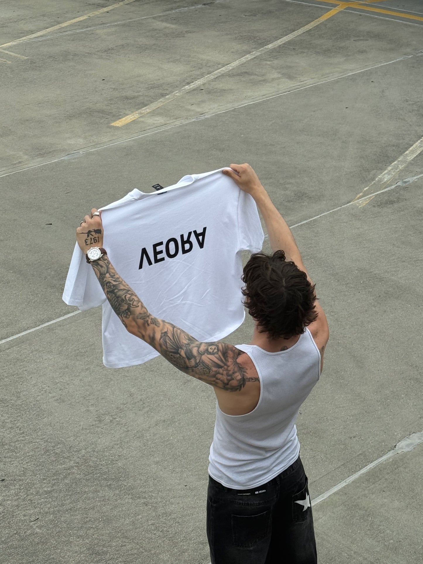 THE BOX TEE